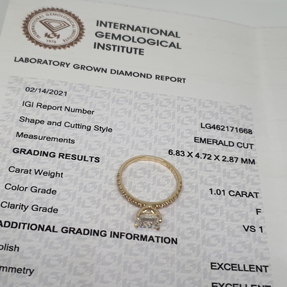 1.01 Ct East-West Emerald Lab Grown Diamond Ring - Picture 13 of 13